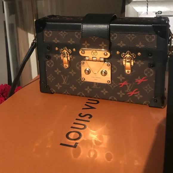 Louis Vuitton - Picture 2 of 4